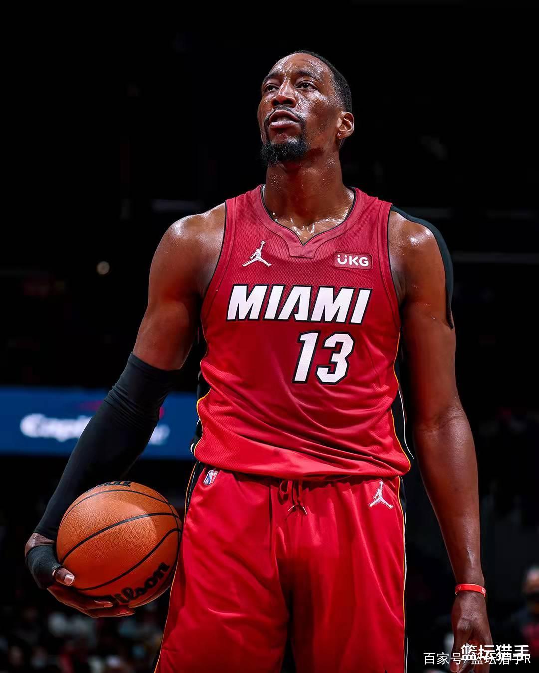 埃因霍温发布备战花絮，窗口期手感冰凉，NBA常规赛任务艰巨，阵容厚度经受考验(荷兰杯fc埃因霍温vssbv精英)