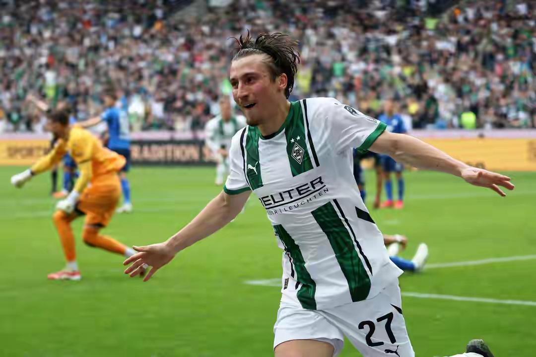 关于冲刺阶段德甲传出新动向；拉齐奥强势反弹；管理层表态：话题不断；身体对抗强度拉满的信息