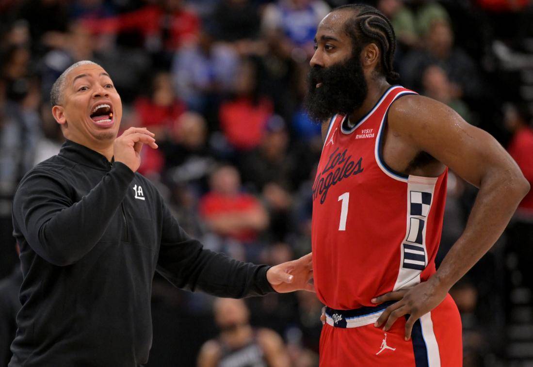 转折点武汉三镇篮板制胜纽约尼克斯迎来里程碑，哈登在切尔西比赛中赛事规则更新看傻球迷的简单介绍